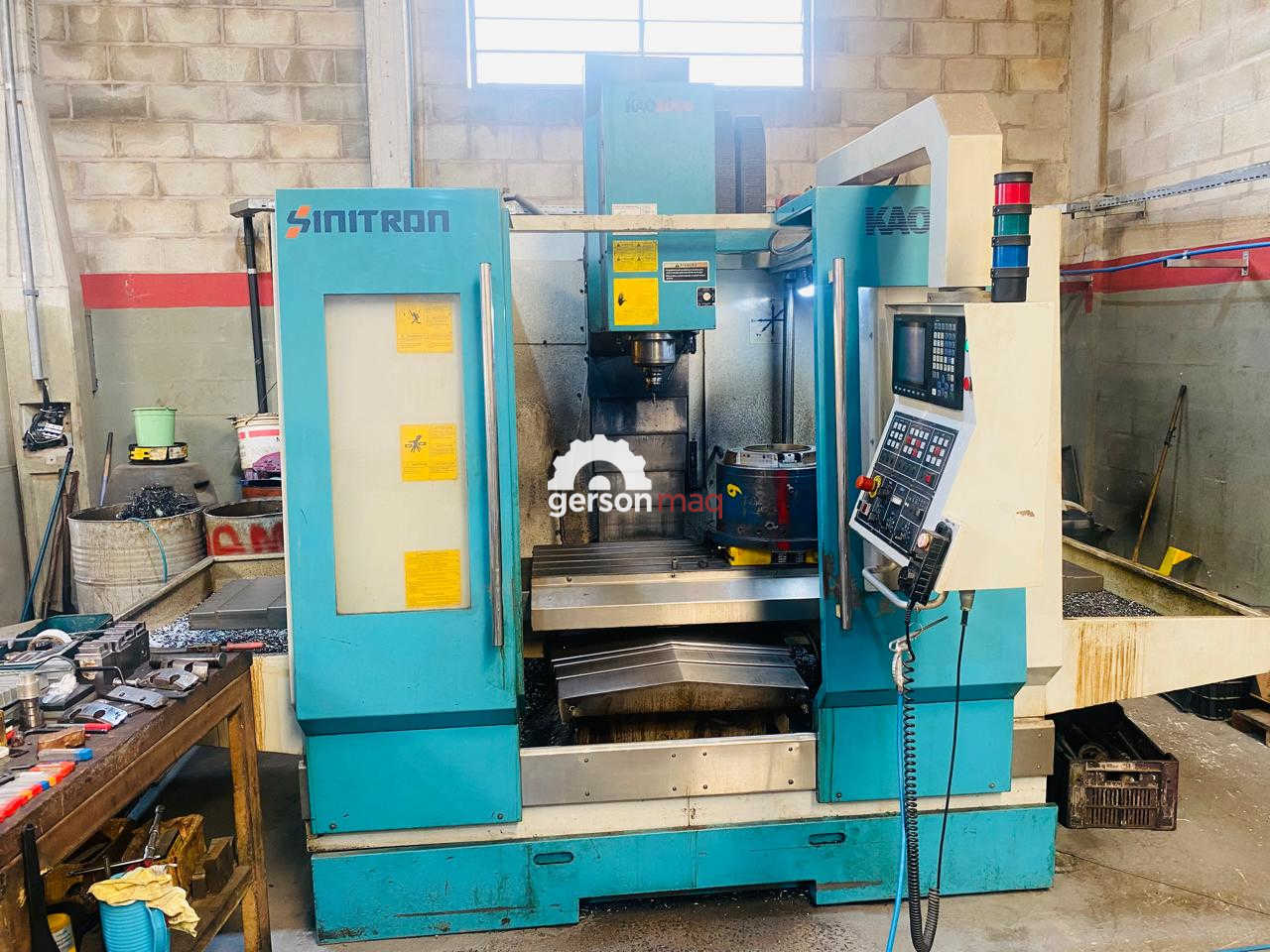 FRESADORA CNC SINITRON KAO 1000 ANO 2008
